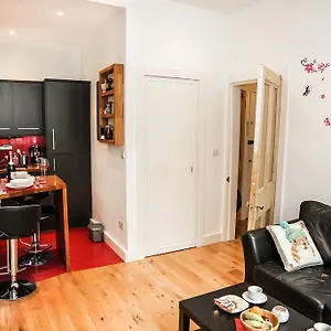 Chic & Bright Flat Near Holyrood Park Edimburgo